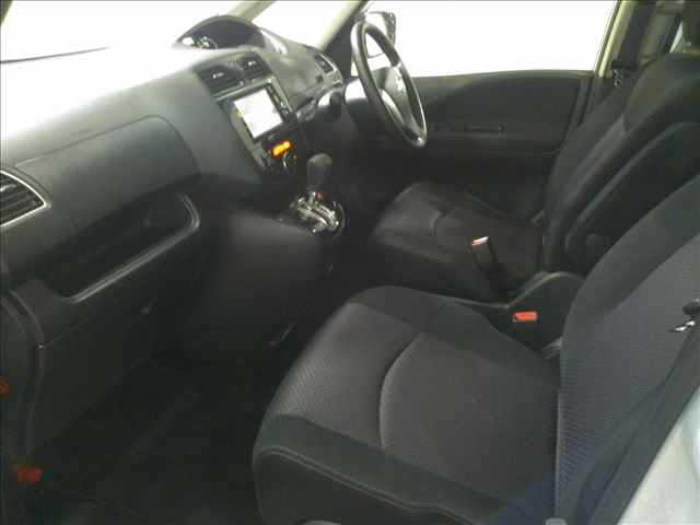 NISSAN SERENA 2013