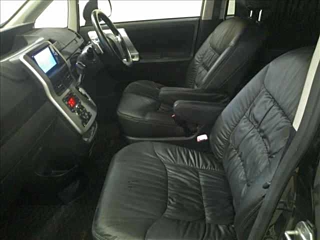 TOYOTA VOXY 2011