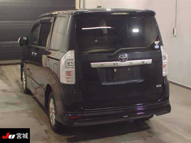 TOYOTA VOXY 2011