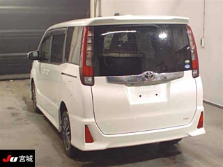 TOYOTA NOAH 2017
