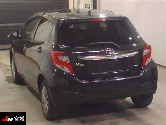 TOYOTA VITZ 2015