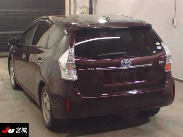 TOYOTA PRIUS ALPHA 2014