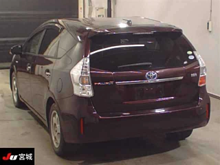 TOYOTA PRIUS ALPHA 2014