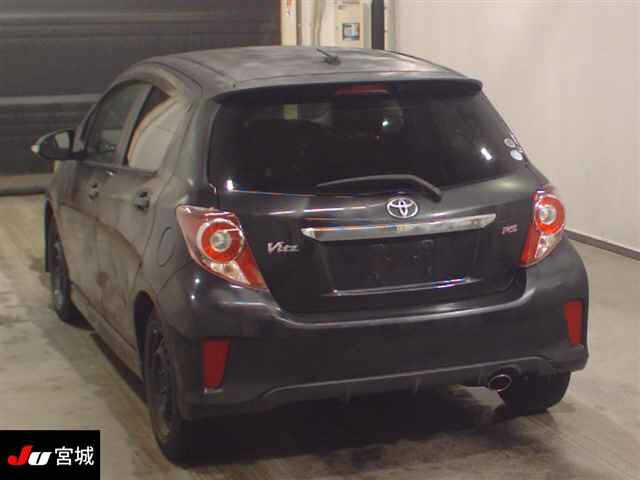 TOYOTA VITZ 2011