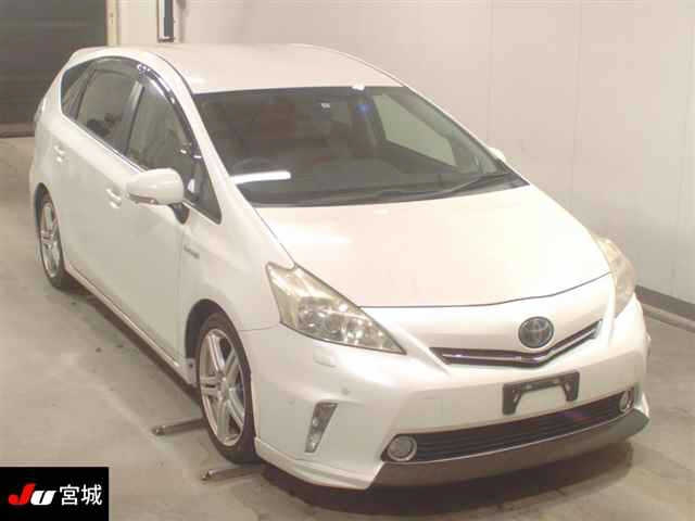 TOYOTA PRIUS ALPHA 2013