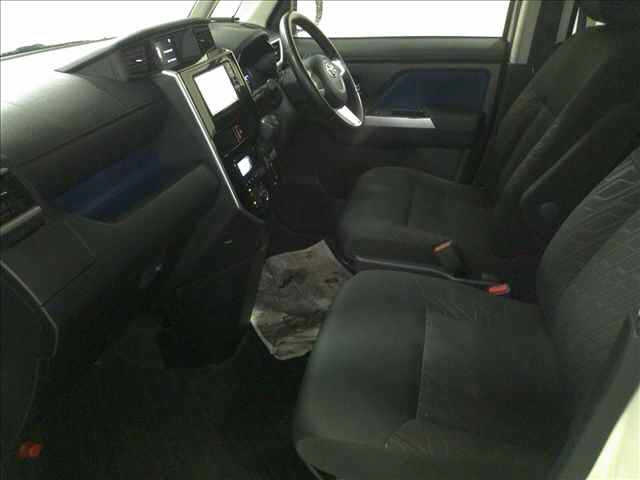 TOYOTA ROOMY 2017