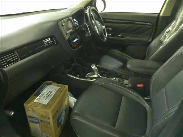MITSUBISHI OUTLANDER PHEV 2015