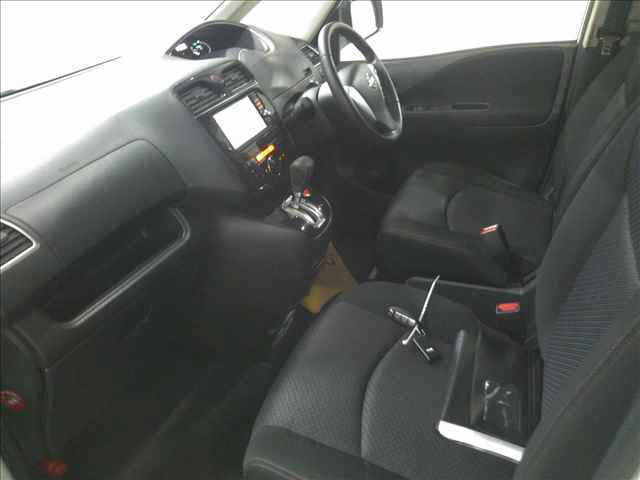 NISSAN SERENA 2013