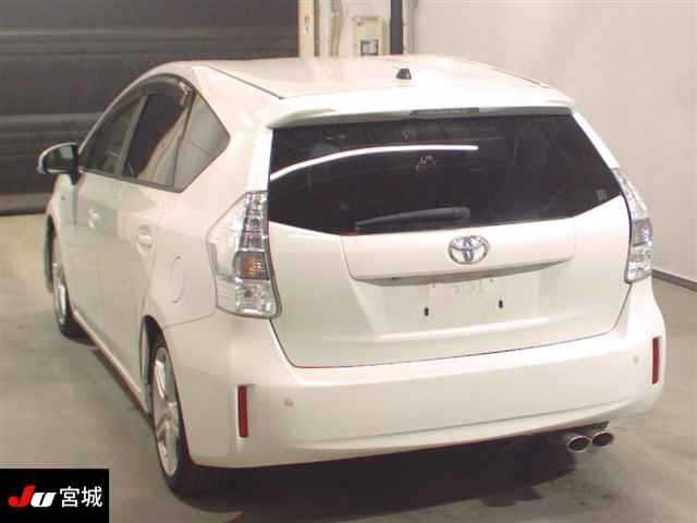 TOYOTA PRIUS ALPHA 2013