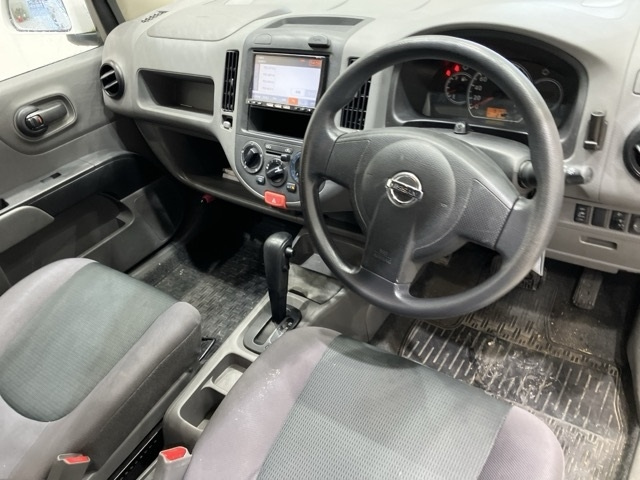 NISSAN AD 2011