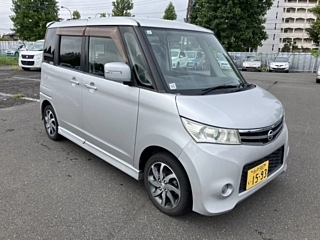NISSAN ROOX 2011