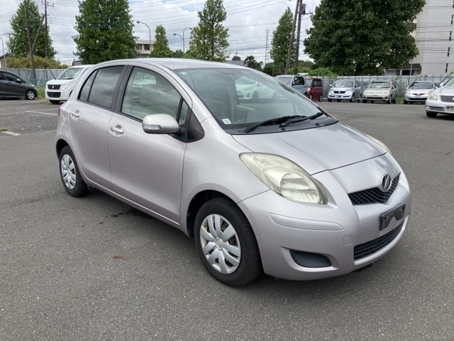 TOYOTA VITZ 2010