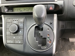 TOYOTA WISH 2011