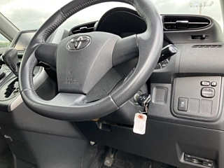 TOYOTA WISH 2011
