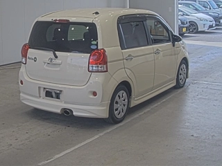 TOYOTA PORTE 2013