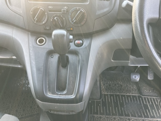NISSAN NV200 2013