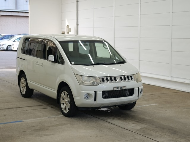MITSUBISHI DELICA D5 2013
