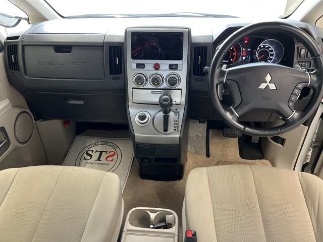 MITSUBISHI DELICA D5 2013