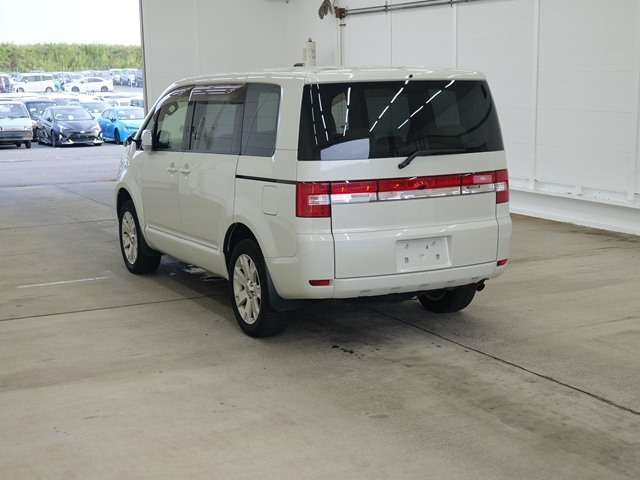 MITSUBISHI DELICA D5 2013