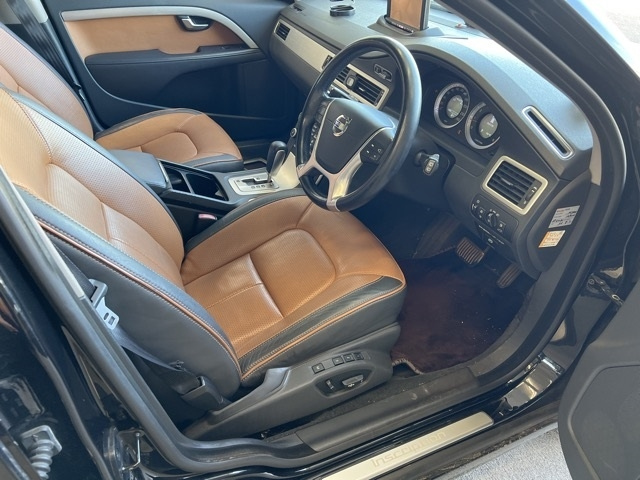VOLVO V70 2011