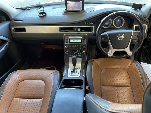 VOLVO V70 2011