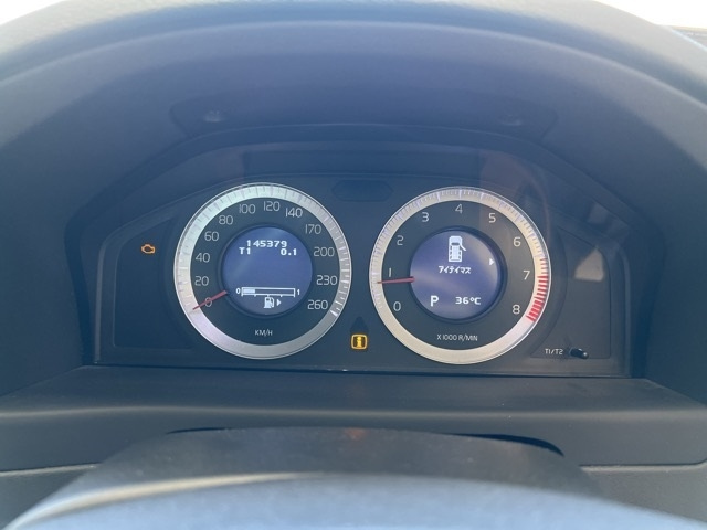 VOLVO V70 2011