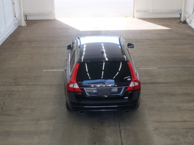 VOLVO V70 2011