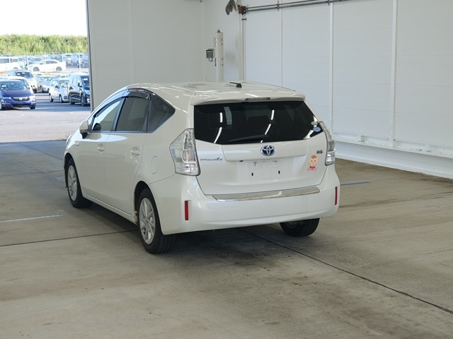 TOYOTA PRIUS ALPHA 2011