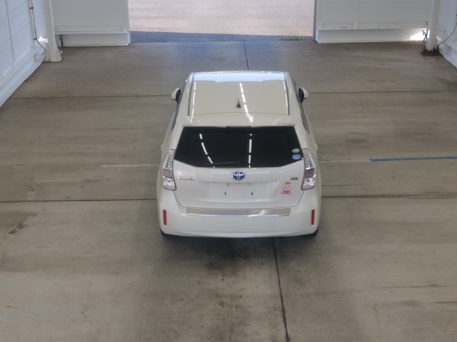 TOYOTA PRIUS ALPHA 2011