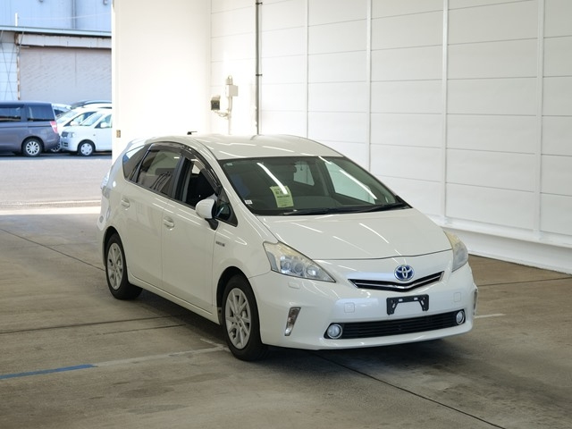 TOYOTA PRIUS ALPHA 2011