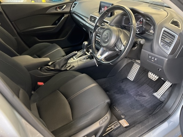 MAZDA AXELA 2017