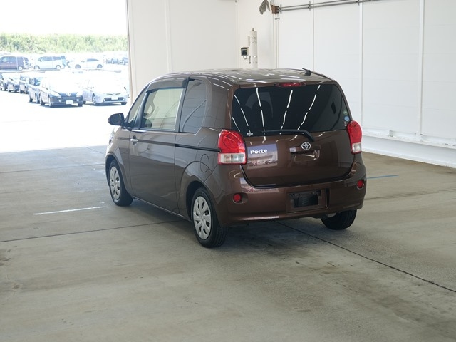 TOYOTA PORTE 2016