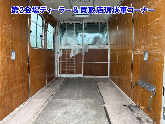 TOYOTA QUICKDELIVERY VAN 2010