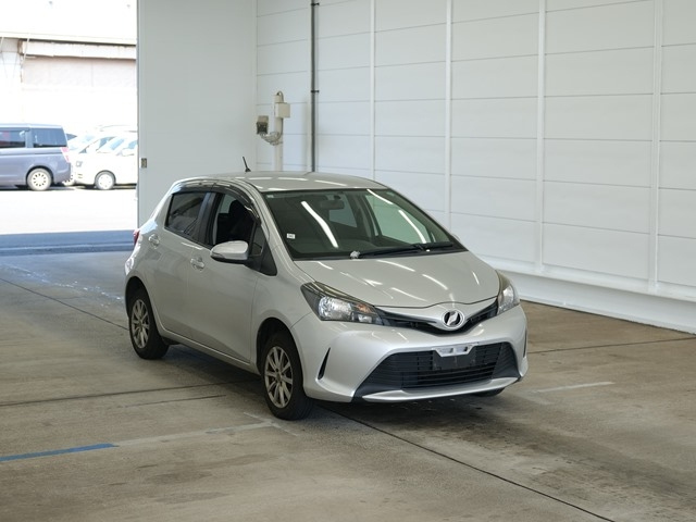 TOYOTA VITZ 2015