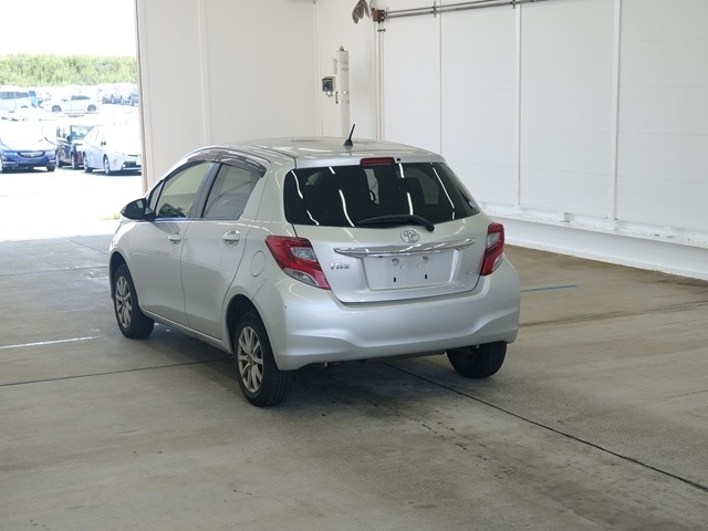TOYOTA VITZ 2015