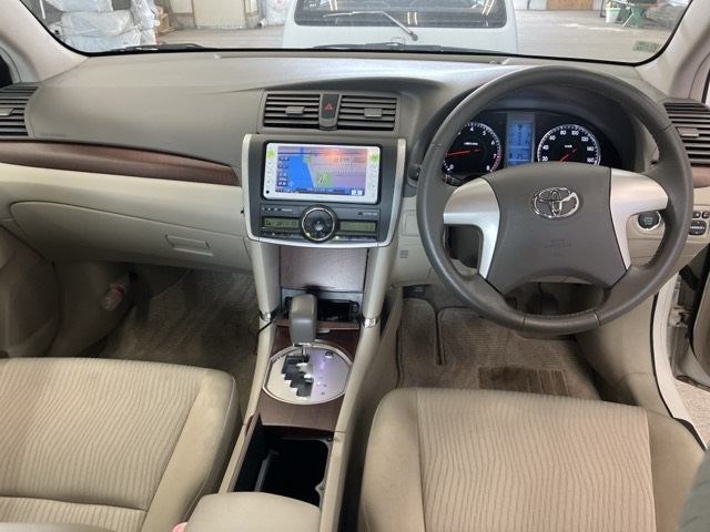 TOYOTA PREMIO 2011