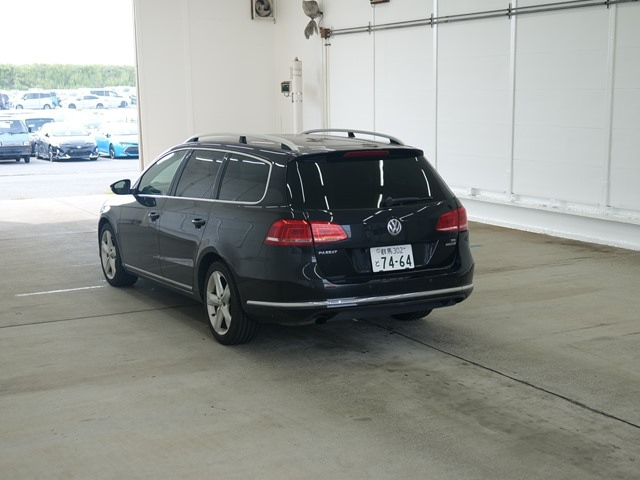 VOLKSWAGEN PASSAT VARIANT 2011