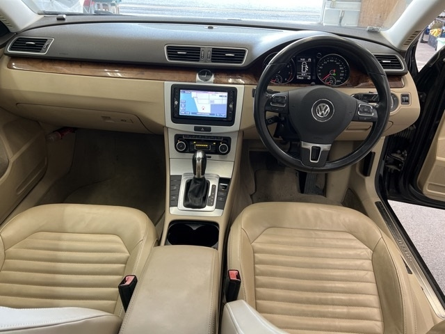 VOLKSWAGEN PASSAT VARIANT 2011