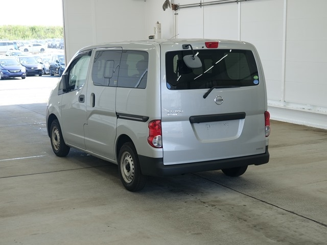 NISSAN NV200 2019