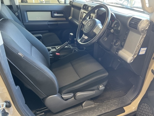 TOYOTA FJ CRUISER 2011