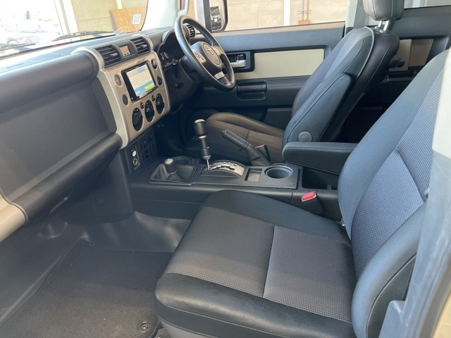 TOYOTA FJ CRUISER 2011