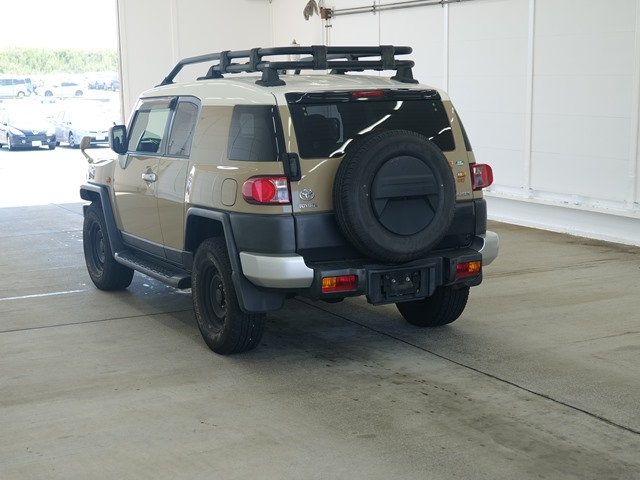 TOYOTA FJ CRUISER 2011