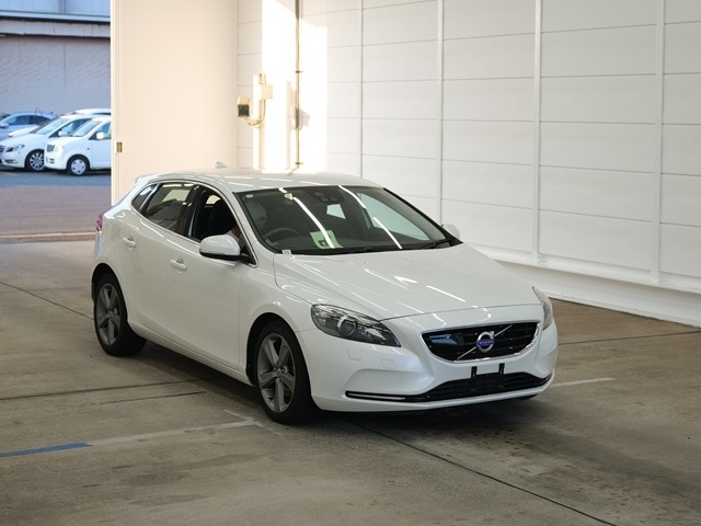 VOLVO V40 2014