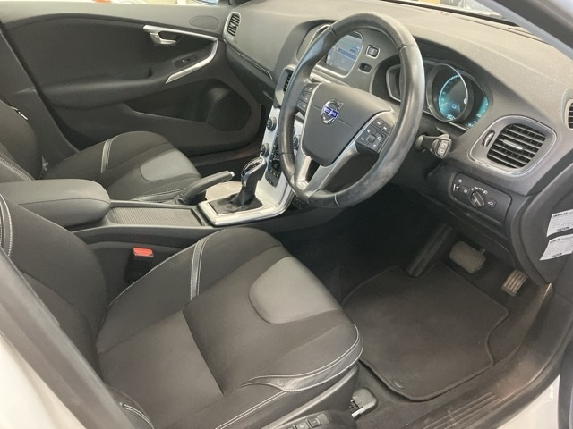 VOLVO V40 2014