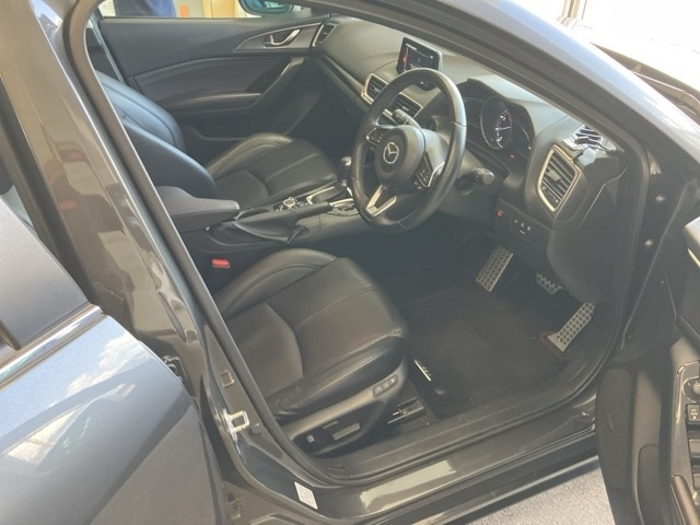 MAZDA AXELA 2017