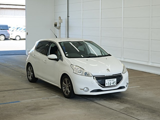 PEUGEOT 208 2015