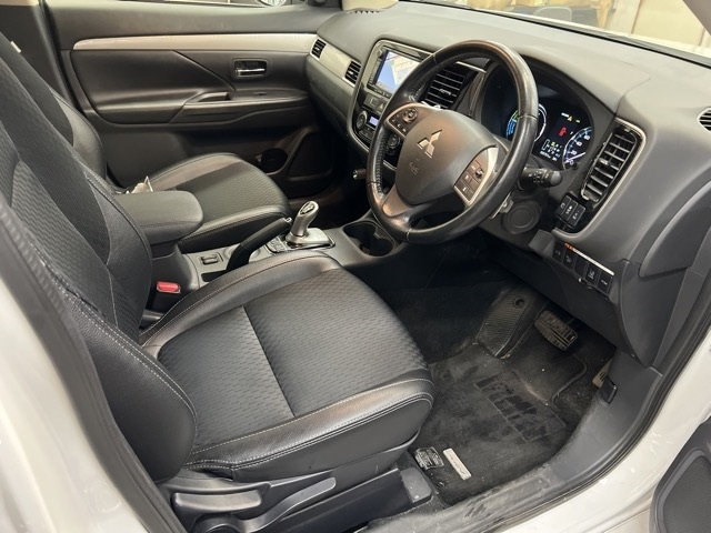 MITSUBISHI OUTLANDER PHEV 2014