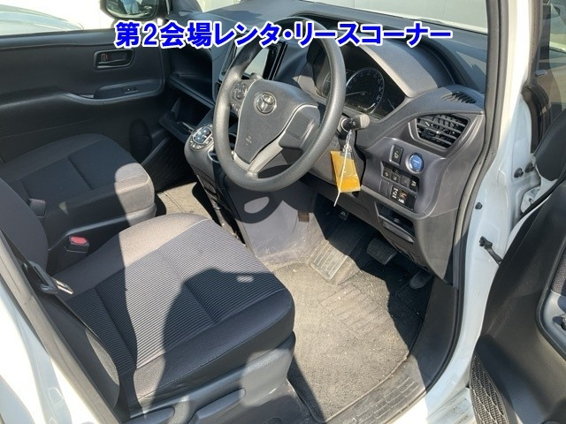 TOYOTA NOAH 2017