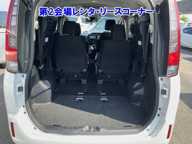 TOYOTA NOAH 2017
