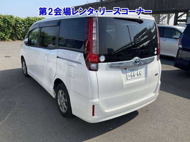 TOYOTA NOAH 2017
